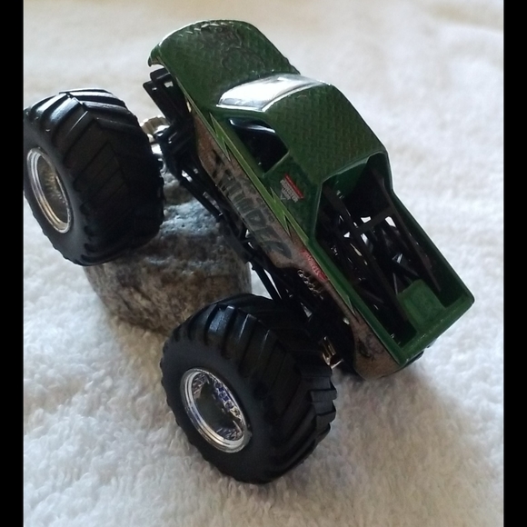 Mattel Hot Wheels Monster Jam M2D CAMO THUNDER Collectible Truck Die Cast Truck - Picture 4 of 8